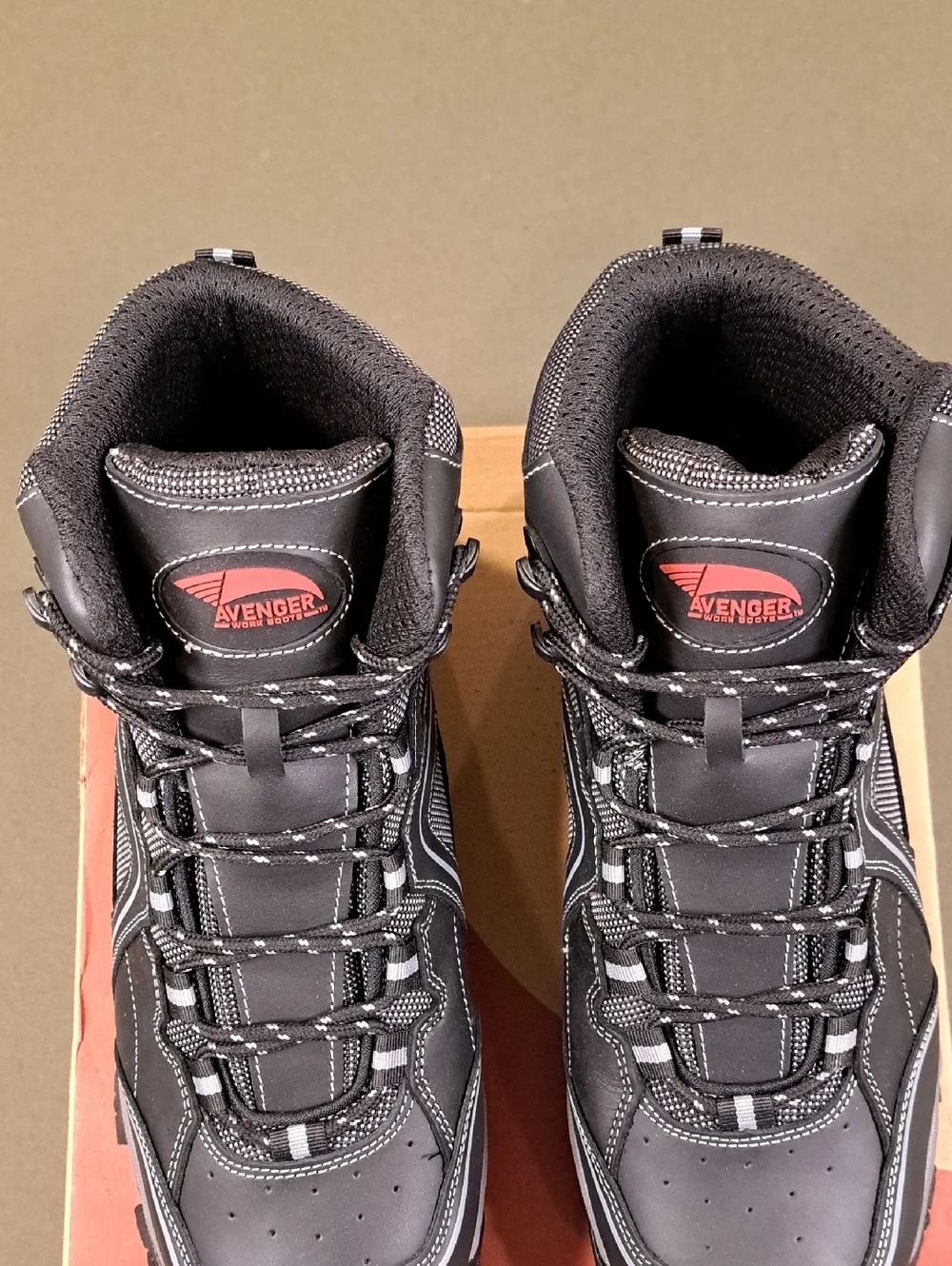Avenger Boots: Men's 6